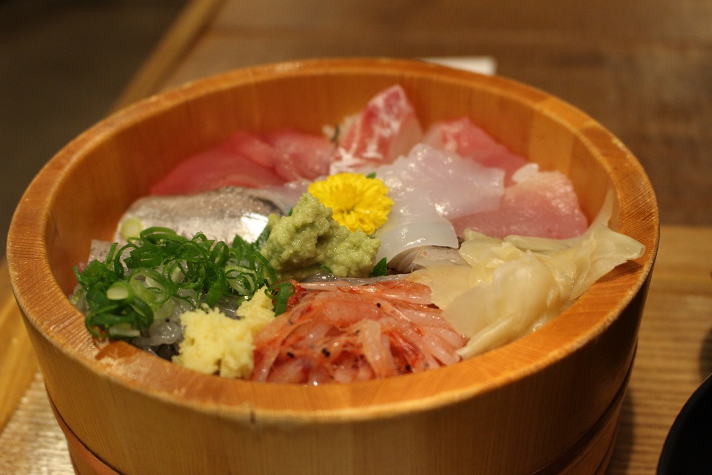 沼津港で海鮮丼 沼津魚仲買人の食堂 かねはち 大人女子の覚醒マニア